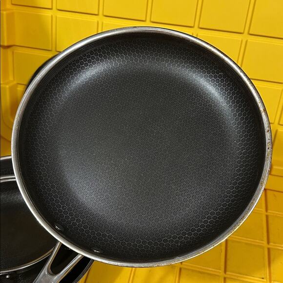 HEXCLAD 6 Piece Nonstick Stainless Steel Frying Pan Set 8”, 10” 12” and Wok $600 - Picture 5 of 12